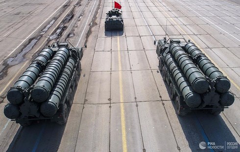 Báo Mỹ nêu 4 nguyên nhân thực sự khiến NATO “khiếp sợ” tên lửa S-400 - 1