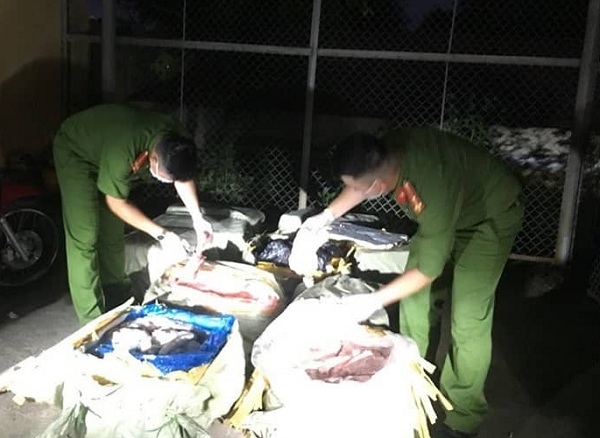 Công an Lạng Sơn thu giữ 200kg nầm lợn thối, đối tượng đã bỏ chạy - 1