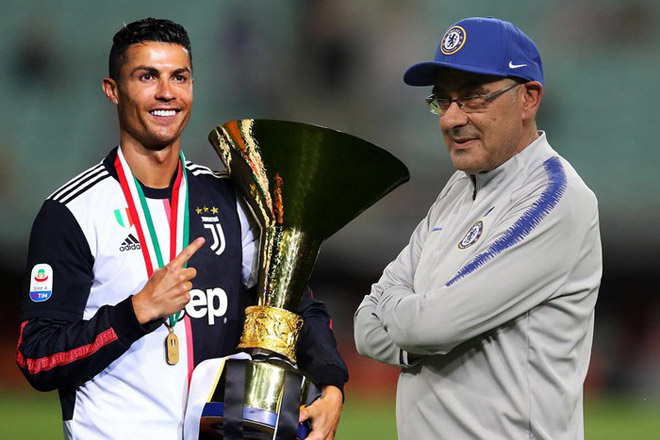 HLV Sarri ra mắt Juventus: Ronaldo cắt ngắn kì nghỉ về Italia “phò tá” - 1