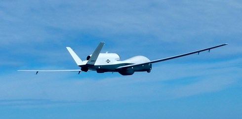 Hé lộ sự thật về máy bay Mỹ vừa bị tên lửa Iran bắn hạ trên eo biển Hormuz - 1