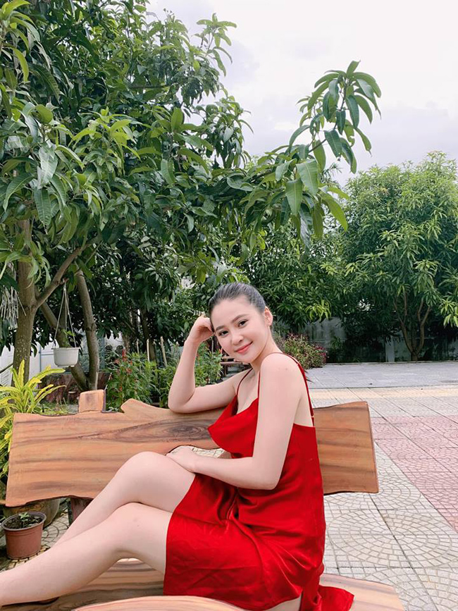 Cô nàng sinh năm 1998, hiện là sinh viên trường Đại học RMIT.&nbsp;