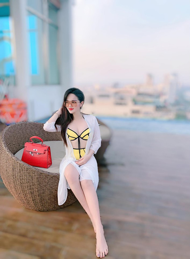 Cô theo đuổi phong cách sexy, gợi cảm.&nbsp;