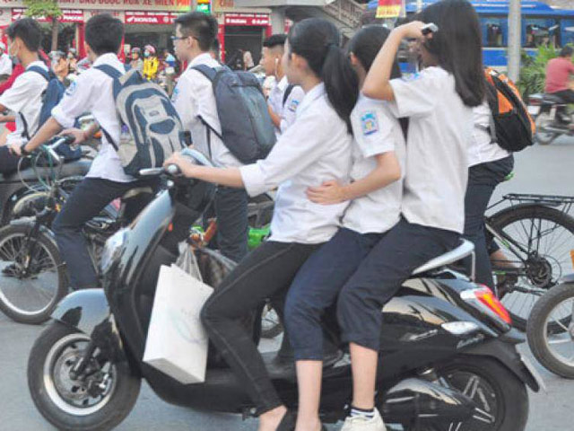 Thế giới xe - Người điều khiển xe máy, xe đạp điện phải có bằng lái?