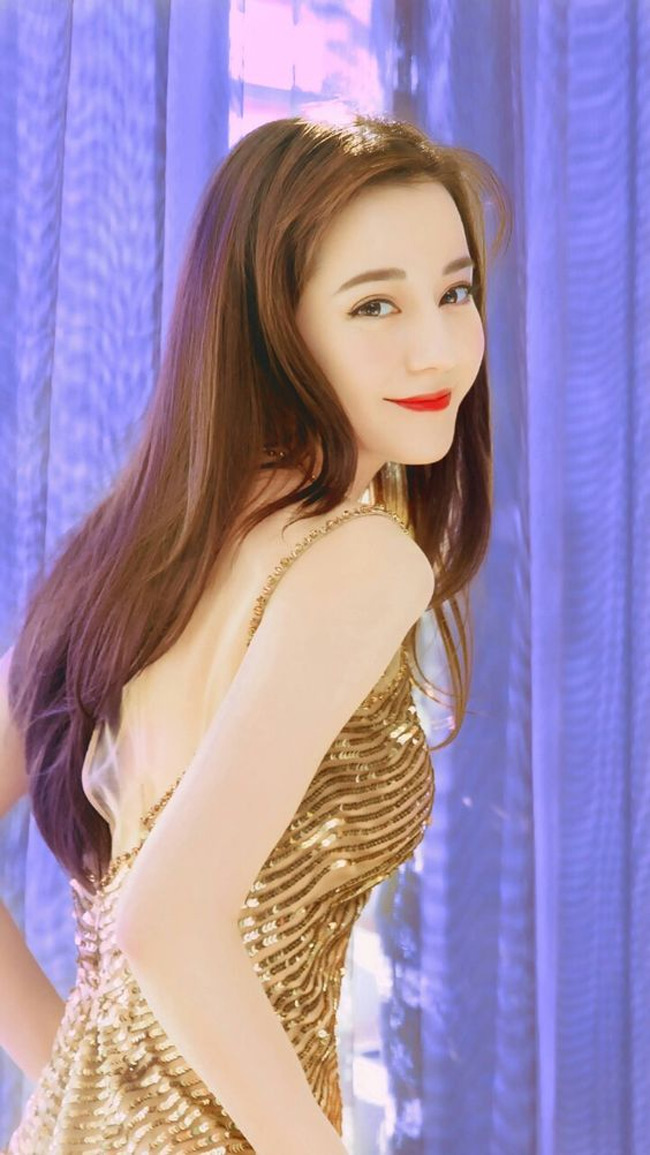 Nhắc tới các mỹ nhân Tân Cương có nhan sắc hoàn hảo, xuất chúng nhất không thể bỏ qua cái tên Địch Lệ Nhiệt Ba.