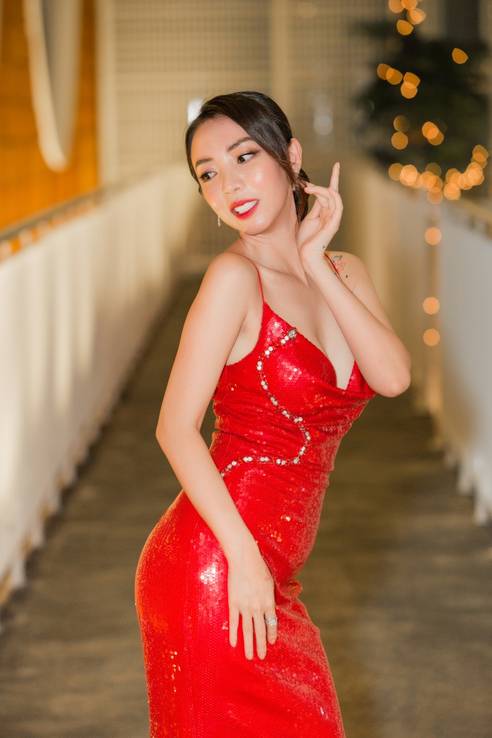 "Chị Mười Ba trong giới giang hồ" Thu Trang bất ngờ lột xác sexy - 5