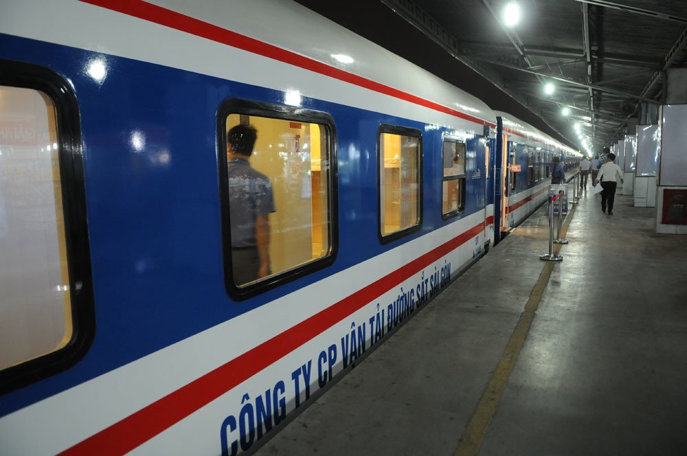 Con gái bị một phụ nữ quen trên mạng đưa đi làm quán karaoke, mẹ cầu cứu lúc nửa đêm - 1