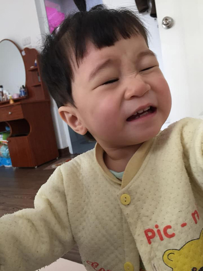 Phản ứng khó chịu của các nhóc tì khi bị &#34;ép&#34; chụp ảnh sống ảo - 4