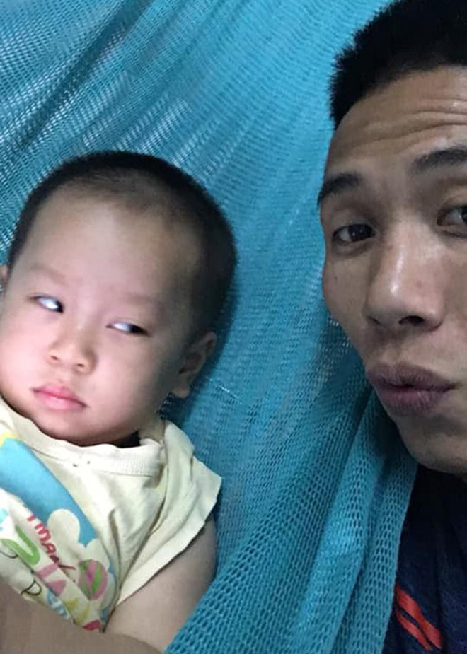 Phản ứng khó chịu của các nhóc tì khi bị &#34;ép&#34; chụp ảnh sống ảo - 1