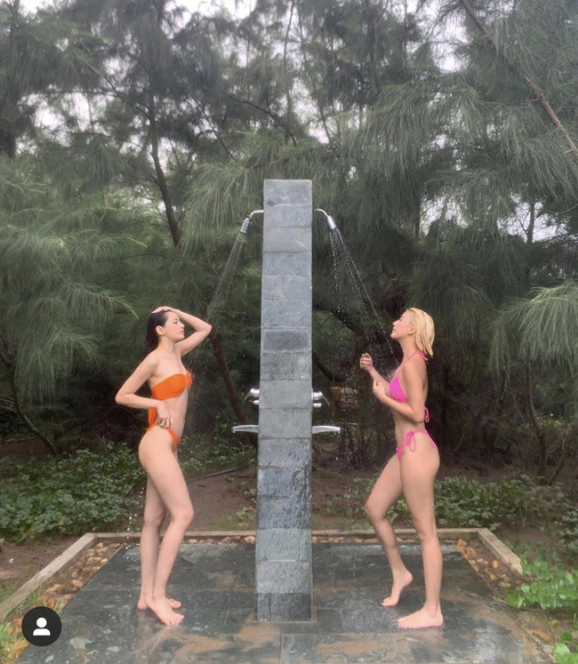 Chi Pu và Quỳnh Anh Shyn tạo "cơn sốt" bikini với bức hình đọ dáng nóng bỏng.