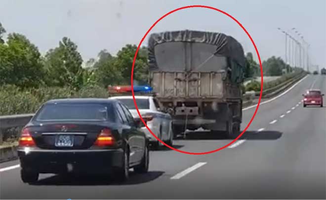 Nóng 24h qua: Giải cứu cô gái bị bạn quen qua Facebook ép tiếp khách ở quán karaoke - 2