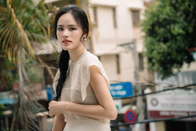 Tuyết Lan khiến người khác ngỡ ngàng bởi vẻ ngoài xinh đẹp và có phần trẻ trung hơn so với thời mới đăng quang Á quân Vietnam's Next Top Model 2010.