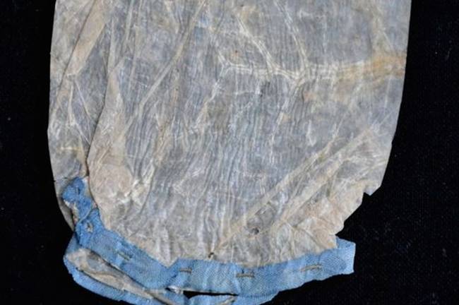 Chiếc bao cao su đặc biệt này được tìm thấy ở Pháp. Nó đươc sử dụng hồi thế kỷ 18-19.