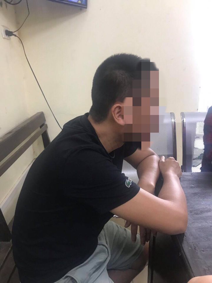 Thanh niên đứng gần nữ sinh trên xe buýt rồi lôi “của quý” ra để tự sướng