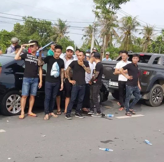 Nóng trong tuần: Thanh niên đứng gần nữ sinh trên xe buýt rồi lôi “của quý” ra để "tự sướng" - 4