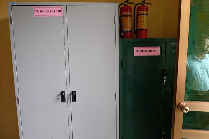 Đột nhập căn phòng đặc biệt chứa đề thi, bài thi - 5