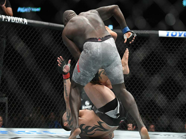 Thể thao - Kỷ lục siêu tưởng UFC: 9 giây & cú đấm tiễn đối thủ vào "cõi vô thức"