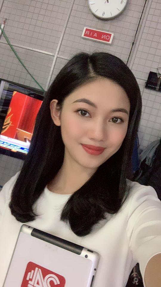 Á hậu Thanh Tú khoe eo thon khó tin với váy midi chỉ 1 tuần sau sinh - 6