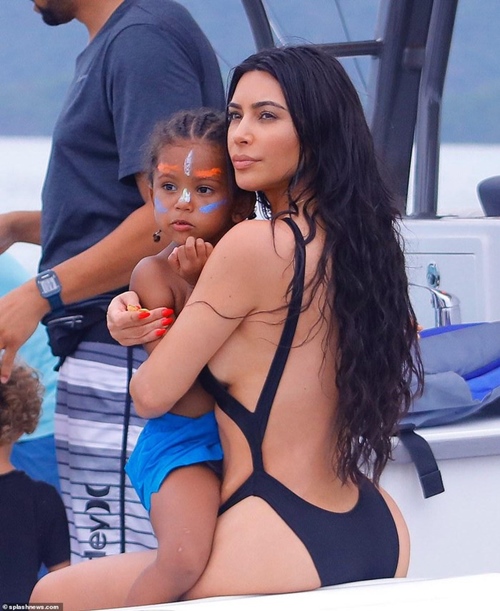 Cô Kim lăng xê lại mốt monokini dây từng gây bão 3 năm trước - 2
