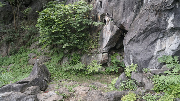 Khám phá ngôi chùa kỳ bí trên núi đá chứa cổ vật từ vạn năm trước - 3