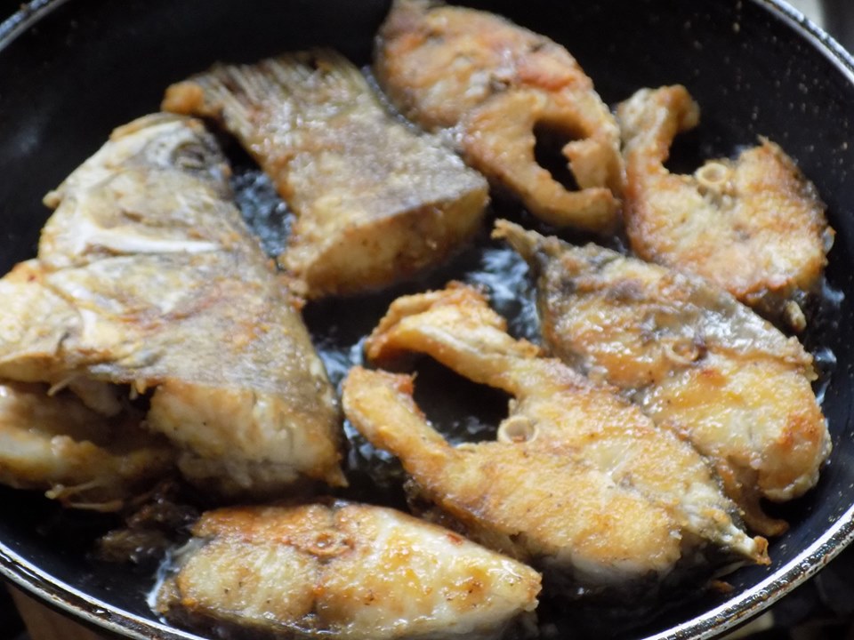 "Đổi gió" với cá chiên sốt mắm ớt khiến cả nhà xuýt xoa ăn không ngừng - 3