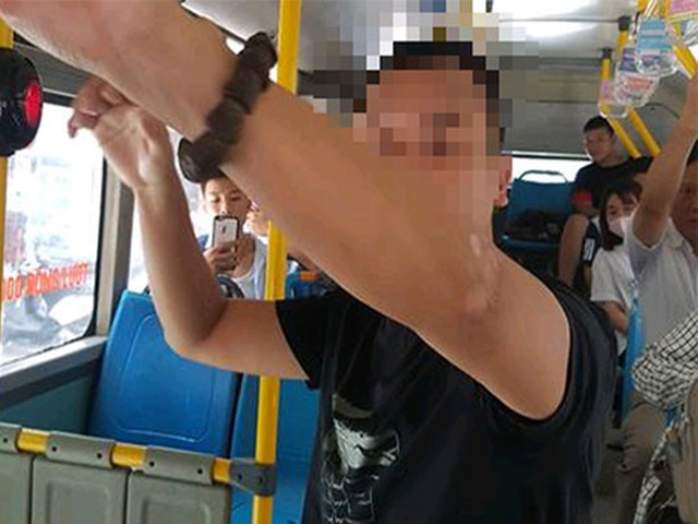 Bạn trẻ - Cuộc sống - Thanh niên thủ dâm trên xe buýt Hà Nội: Biểu hiện của loạn dục phô bày