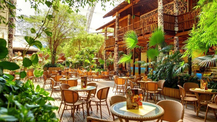 Kho máy bay cũ đổ nát hóa thành resort cực sang chảnh thế này - 7