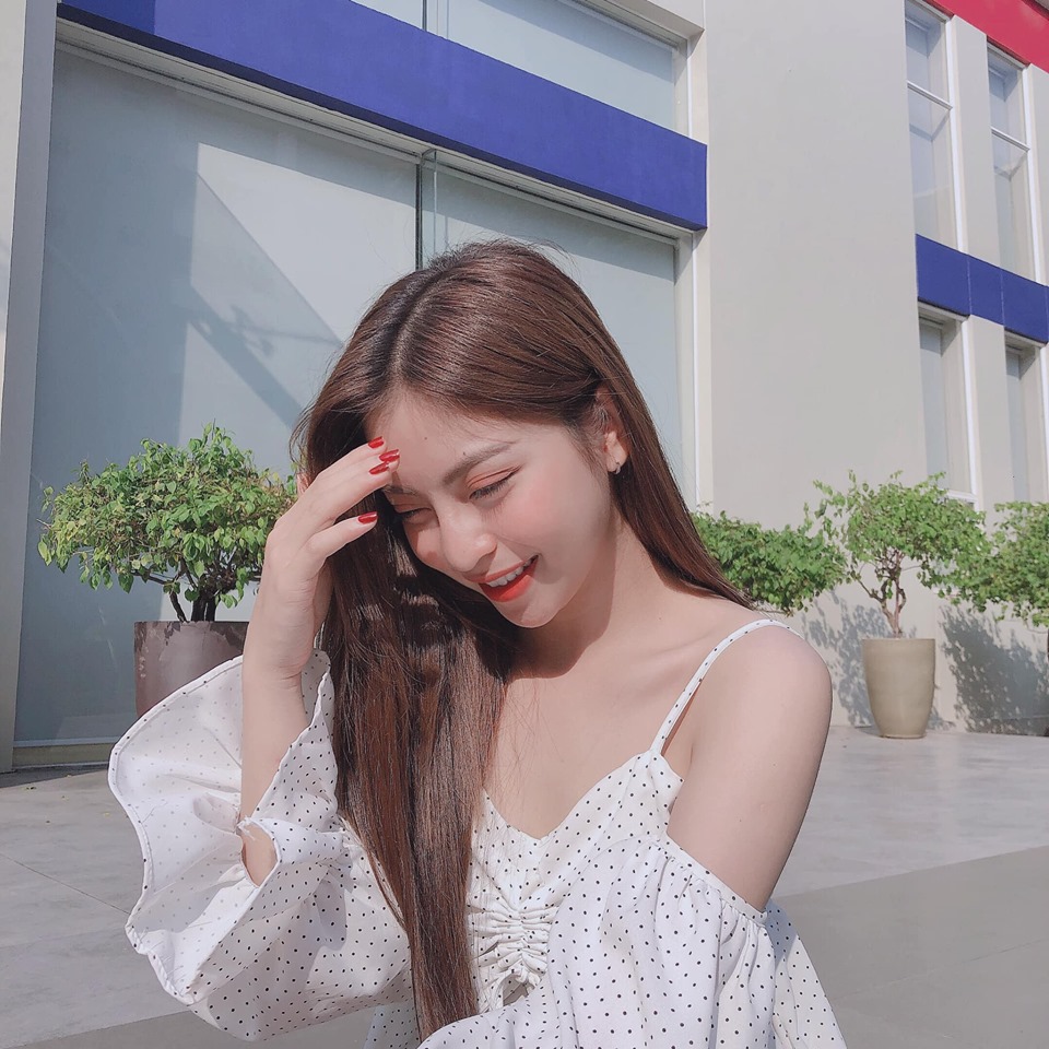 Quang Hải đăng ảnh tình cảm với bạn gái, SAO Việt bình luận rôm rả - 9