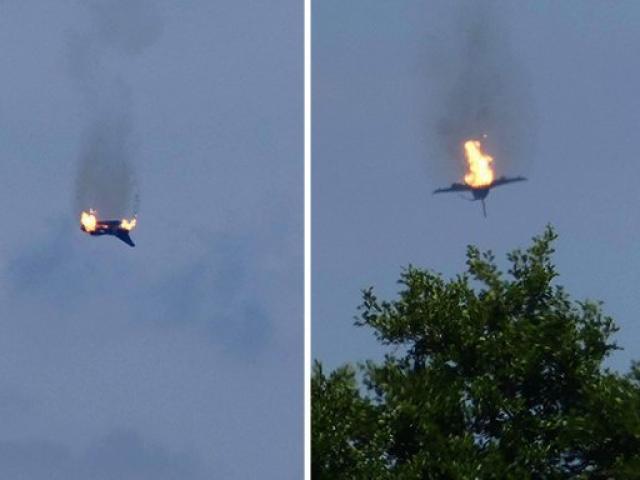 Thế giới - Cảnh chiến đấu cơ bốc cháy ngùn ngụt khi đâm nhau trên bầu trời Đức