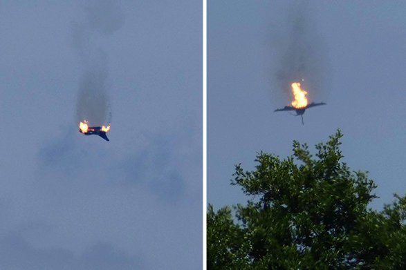 Cảnh chiến đấu cơ bốc cháy ngùn ngụt khi đâm nhau trên bầu trời Đức - 1