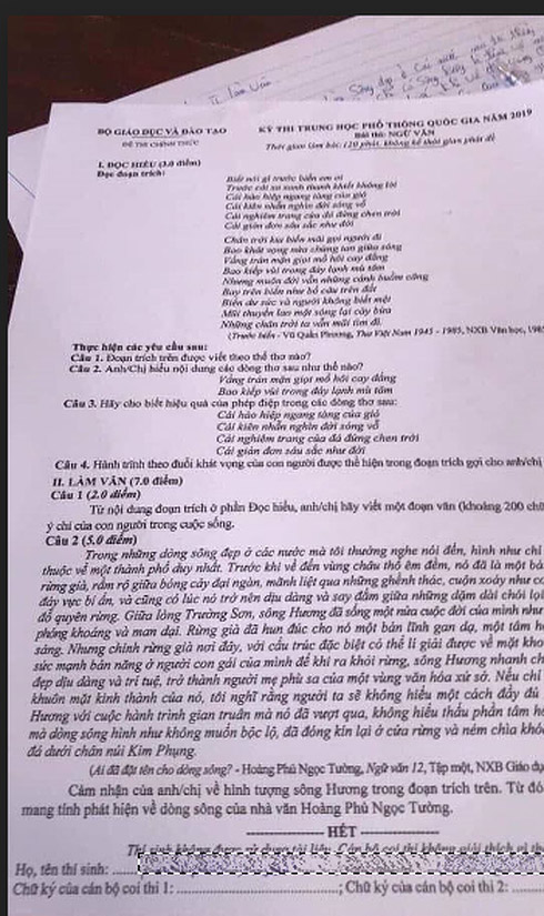 Thí sinh mang điện thoại vào phòng thi chụp ảnh đề thi đăng lên mạng xã hội - 1