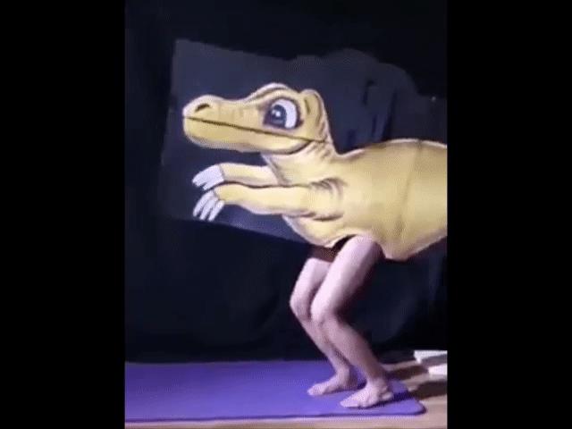 Video Clip Cười - Chàng trai vàng trong làng... cosplay