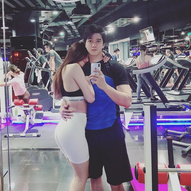 Không chỉ song hành cùng nhau trong những chuyến du lịch, Khánh My và bạn trai Tiến Vũ còn rủ nhau đi tập gym chung.