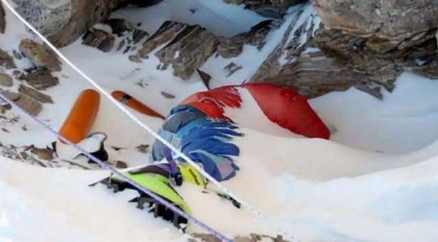 Bỏ mạng vì không thể thoát nổi dòng người chật cứng trên đỉnh Everest - 5