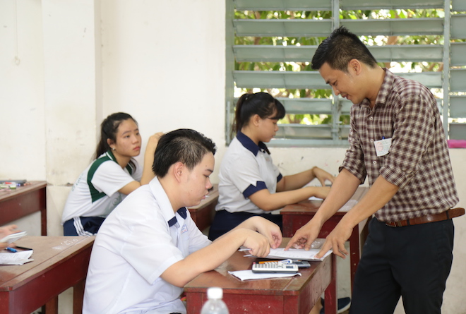 Đình chỉ 30 thí sinh trong ngày thi đầu tiên - 1