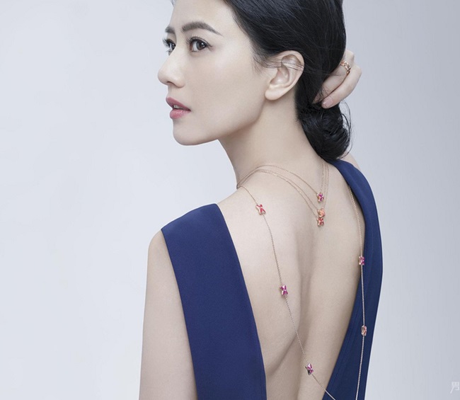 Cô được đánh giá là một trong những bảo bối sắc đẹp hàng đầu xứ tỷ dân dù đã 39 tuổi.&nbsp;