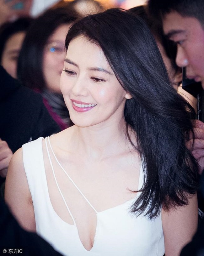 Cũng giống như nhân vật mà cô thủ vai, Cao Viên Viên sở hữu vẻ đẹp vừa mềm mại, vừa bí ẩn, đầy thu hút.