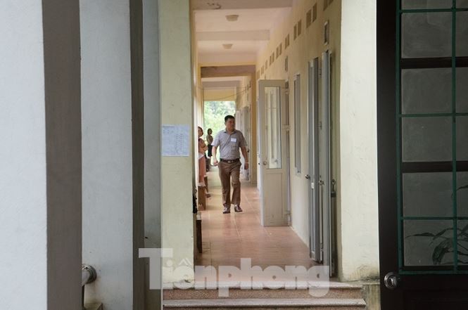 Cận cảnh an ninh trong, ngoài phòng thi THPT Quốc gia tại Hòa Bình - 3