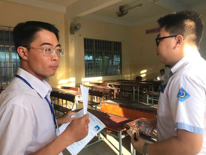 Thi THPT quốc gia 2019: Thí sinh vào thi môn đầu tiên, hi vọng &#34;trúng tủ&#34; - 18