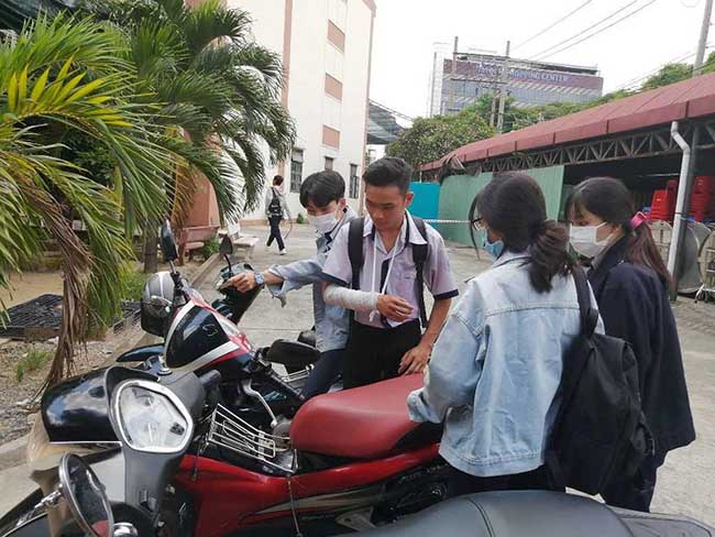 Thí sinh lo lắng trước khi bước vào thi môn Toán - 2