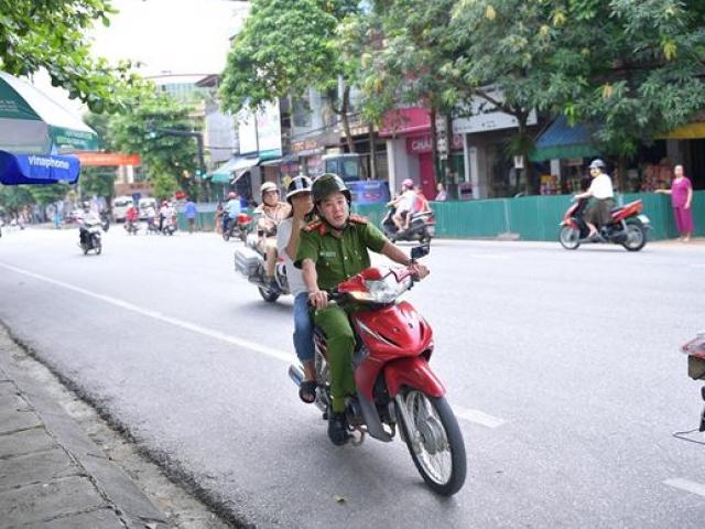 Hà Giang: Cảnh sát hú còi xe chuyên dụng hộ tống thí sinh ngủ muộn đến điểm thi