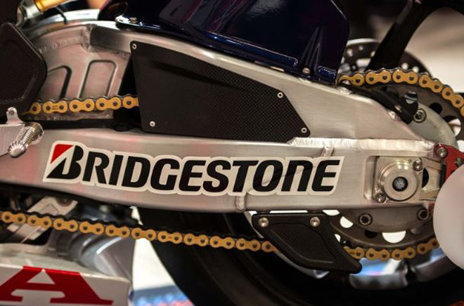 Soi &#34;chiến mã&#34; Honda CBR1000RRW cực ngầu - 3