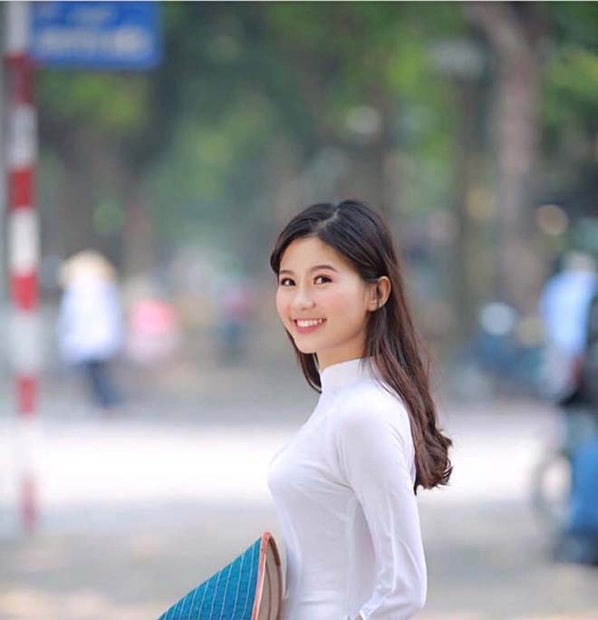 Nữ sinh khiến dân mạng “săn lùng” sau buổi thi Văn vì quá xinh - 10