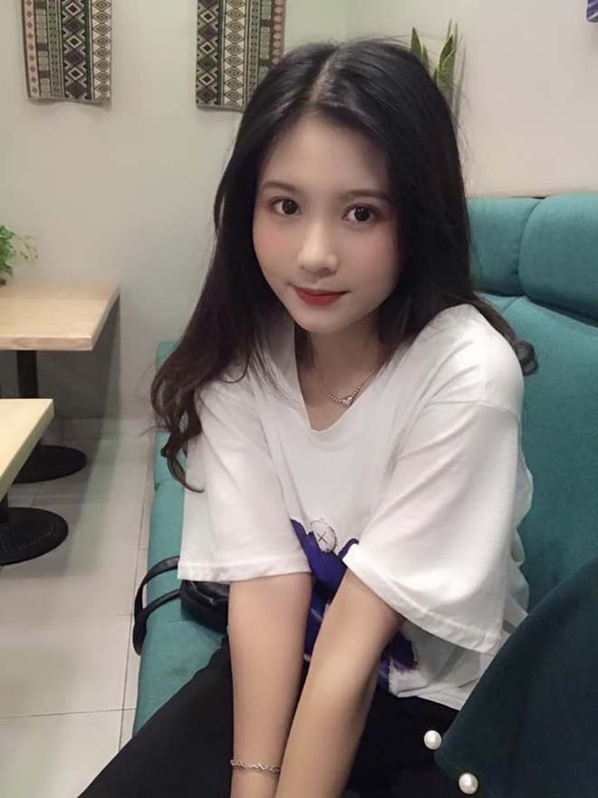 Nữ sinh khiến dân mạng “săn lùng” sau buổi thi Văn vì quá xinh - 13