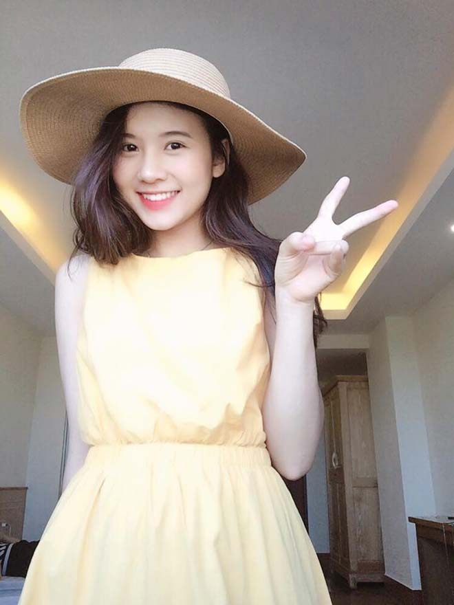 Nữ sinh khiến dân mạng “săn lùng” sau buổi thi Văn vì quá xinh - 12