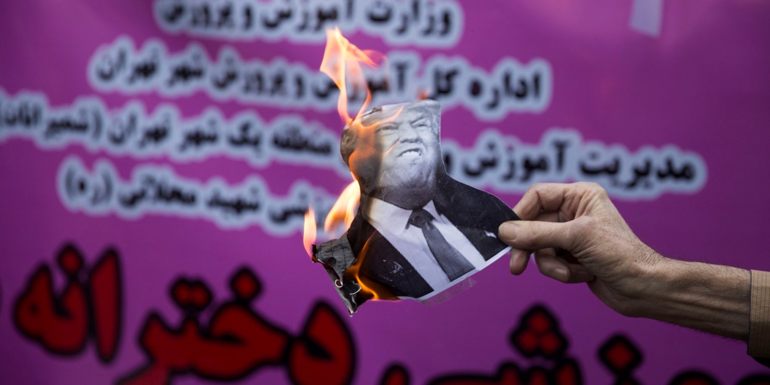 Iran "bốc hơi" 120 triệu USD mỗi ngày vì tổng thống Donald Trump - 1