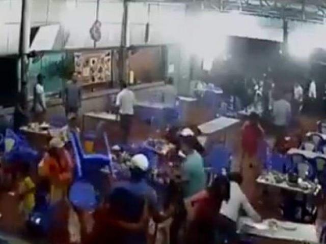 Pháp luật - Bị trêu ghẹo lúc đi vệ sinh trong quán nhậu, cô gái mách bạn trai và cái kết