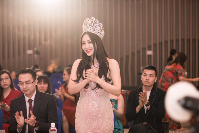 Vũ Loan - Hoa hậu Doanh nhân người Việt liên lục địa ngồi “ghế nóng” tại Malaysia - 4