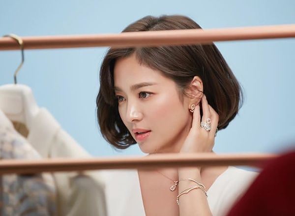 Song Hye Kyo mắt khói hay bánh bèo đều quá xinh đẹp - 13
