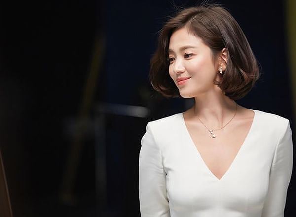 Song Hye Kyo mắt khói hay bánh bèo đều quá xinh đẹp - 15