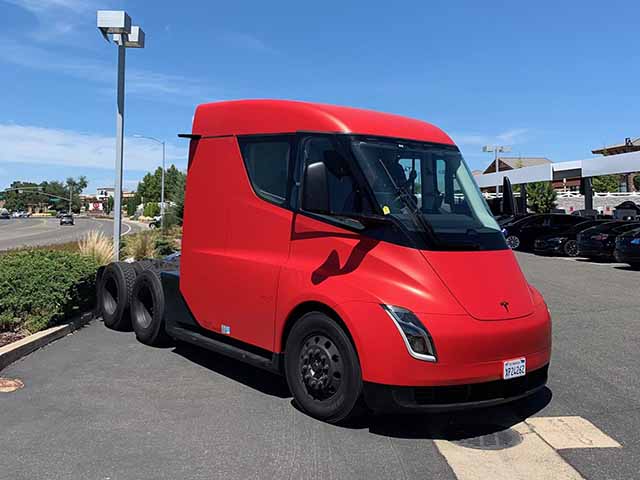 Tin tức ô tô - Ảnh thực tế của xe đầu kéo chạy điện của Tesla